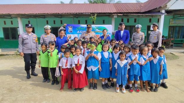 Polres Dumai menanamkan kesadaran lingkungan kepada anak-anak TK lewat program Green Policing.