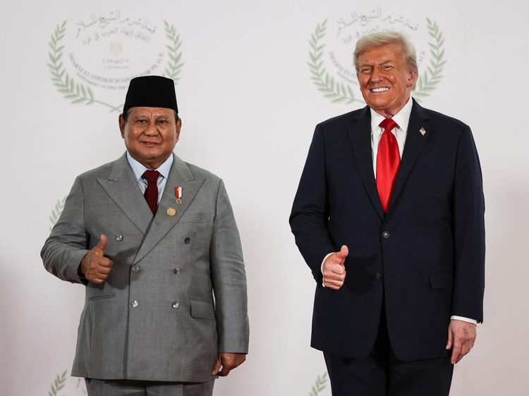 Potret Kompak Prabowo dan Trump Acungkan Jempol di KTT Perdamaian Gaza