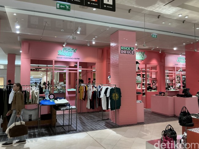 Sejarah Le Bon Marche dapat ditarik hingga 1838 ketika dua bersaudara, Paul dan Justin Videau, membuka sebuah toko mungil bernama Au Bon Marché. Toko tersebut terdiri dari empat bagian (departemen), dua belas pegawai, dan menjual barang-barang kecil seperti renda, pita, dan linen. (Foto: Daniel Ngantung/detikcom)