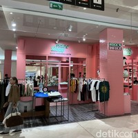 Sejarah Le Bon Marche dapat ditarik hingga 1838 ketika dua bersaudara, Paul dan Justin Videau, membuka sebuah toko mungil bernama Au Bon Marché. Toko tersebut terdiri dari empat bagian (departemen), dua belas pegawai, dan menjual barang-barang kecil seperti renda, pita, dan linen. (Foto: Daniel Ngantung/detikcom)