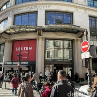 Seiring berjalan waktu, area Le Bon Marche terus dikembangkan. Kini, ada dua gedung utama. Satu khusus untuk produk fashion, satu lagi didedikasikan sebagai pusat kuliner. (Foto: Daniel Ngantung/detikcom)