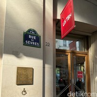 Lalu Aristide Boucicaut bergabung sebagai mitra pada 1852. Bersama istrinya, Marguerite, Boucicaut memiliki visi yang belum pernah terpikirkan orang lain: membuat toko di mana semua orang dapat berbelanja dengan nyaman, harga jelas, dan layanan jasa. Di sinilah untuk pertama kali, barang dijual dengan harga tetap dan menggantikan sistem tawar-menawar yang selama ini berlaku. (Foto: Daniel Ngantung/detikcom)