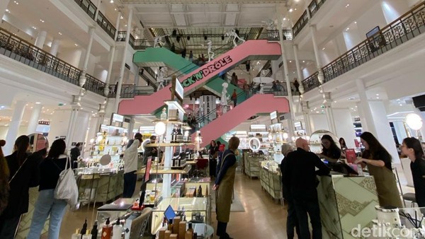 Foto: Belanja ala Parisian di Le Bon Marche, Department Store Tertua di Dunia