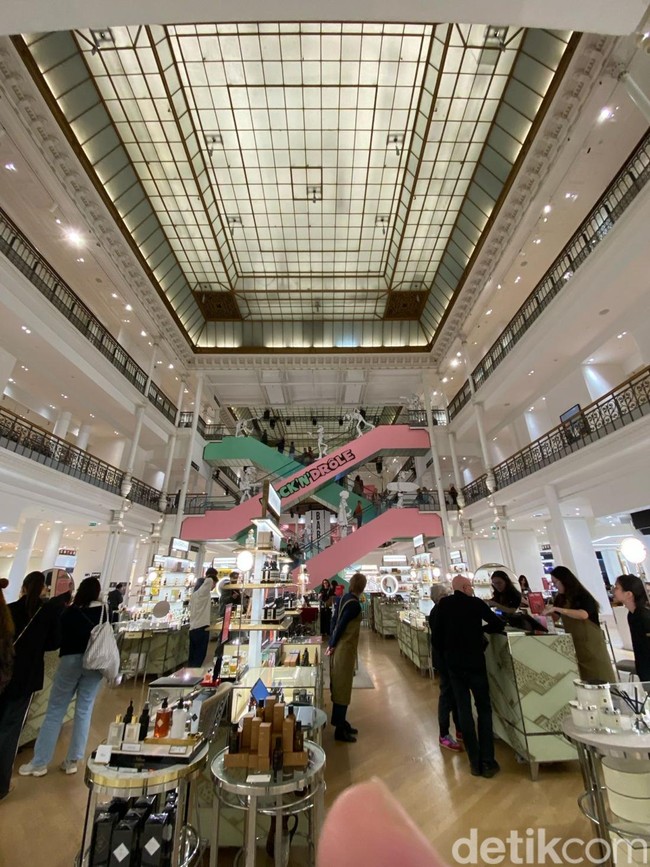 Foto: Belanja ala Parisian di Le Bon Marche, Department Store Tertua di Dunia