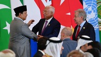 Prabowo juga terlihat akrab dengan pemimpin negara lain yang hadir di KTT. Diketahui, KTT ini dipimpin oleh Trump dan Presiden Mesir Abdel Fattah El-Sisi. (Foto: Biro Sekretariat Presiden)