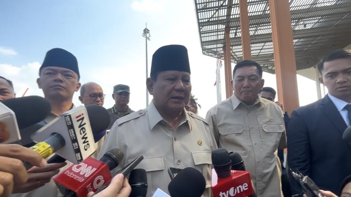 Prabowo Subianto dari Mesir tiba di Lanud Halim Perdanakusuma, Jakarta Timur, Selasa (14/10/2025).