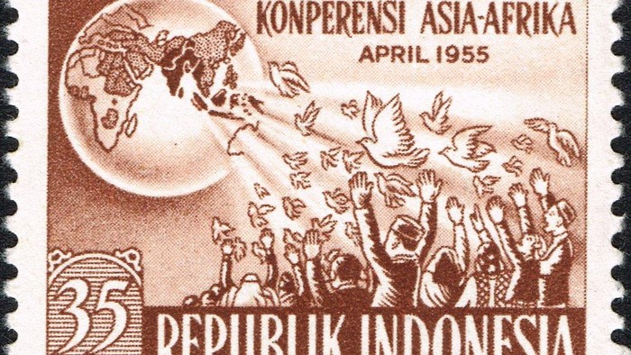 Prangko KAA tahun 1955. Foto dari situs https://artcallsindonesia.com/