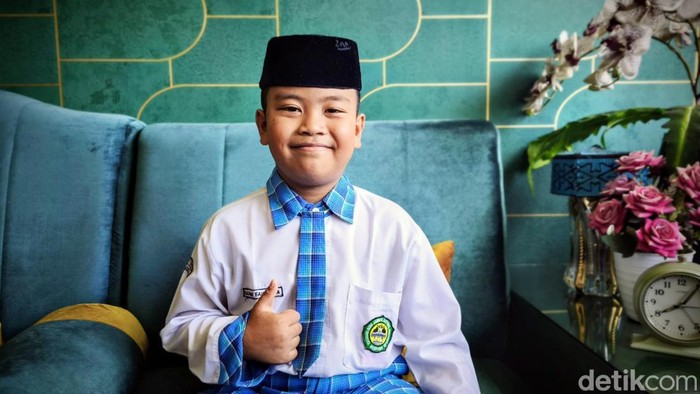 Rahmat Fauzan, bocah SD di Bandung yang viral karena menirukan suara terompet