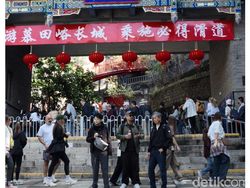 Mencoba 5 Efek Ricoh Realme GT 8 Pro di Tembok Besar China