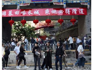 Mencoba 5 Efek Ricoh Realme GT 8 Pro di Tembok Besar China
