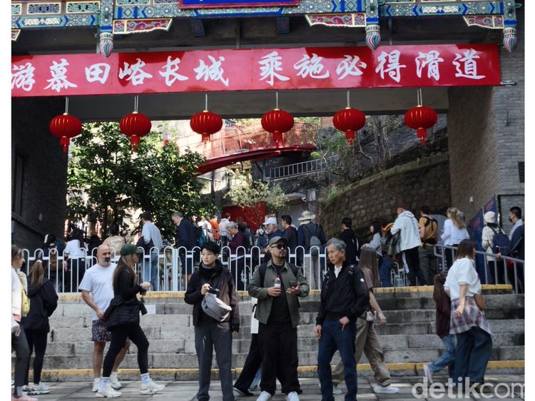 Mencoba 5 Efek Ricoh Realme GT 8 Pro di Tembok Besar China