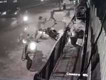 Warga Gresik Dibegal Gerombolan Bersenjata di Dekat Unesa, 2 Motor Raib