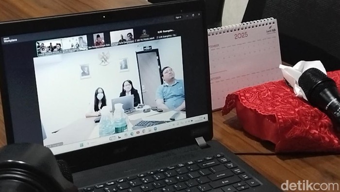 Reni (bermasker), korban TPPO modus kawin kontrak di China.