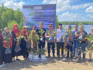 Selamatkan Pulau Meranti dari Abrasi, Siswa MAN Tanam Ribuan Mangrove