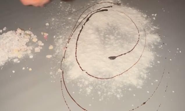Sajikan Makanan Tanpa Piring, Resto Michelin Ini Dikritik Netizen