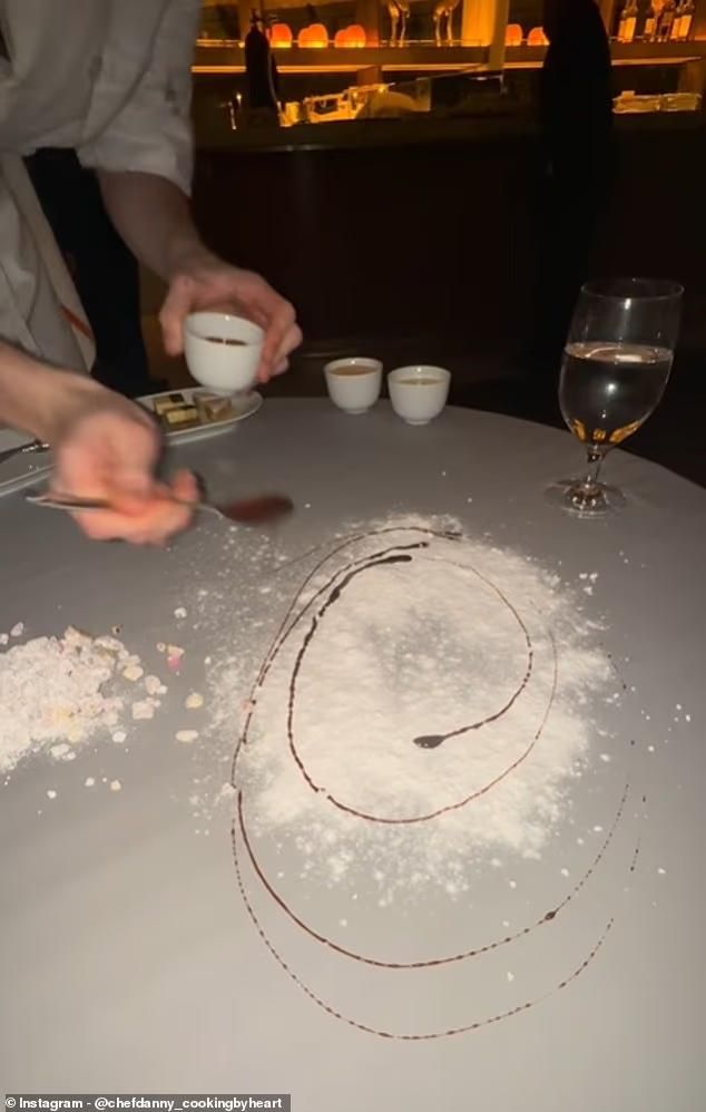 Sajikan Makanan Tanpa Piring, Resto Michelin Ini Dikritik Netizen