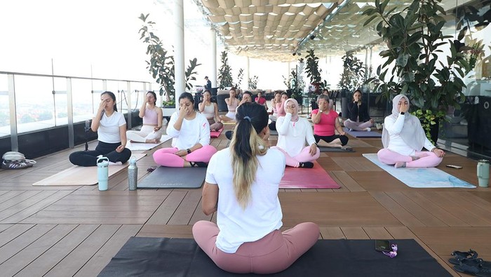 Salah satu rangkaian The Pink Perspective: A Celebration of Hope & Health