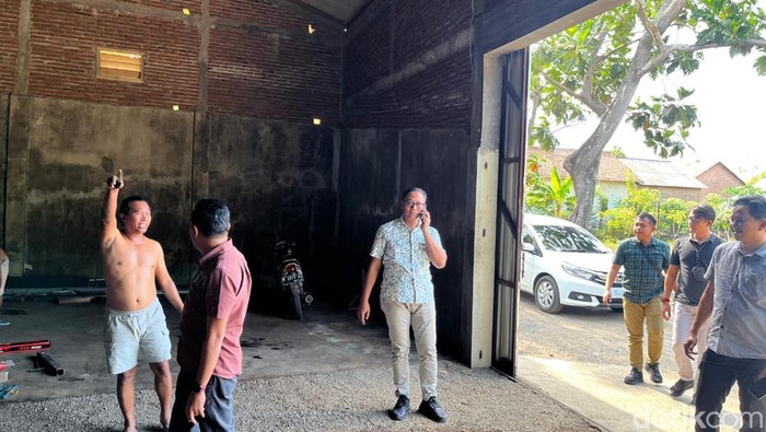 Satreskrim Polres Probolinggo Datangi Bengkel di Kotaanyar