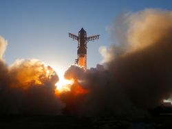 SpaceX Luncurkan Starship Kesebelas, Uji Teknologi Pulang Pergi ke Mars
