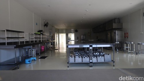 Suasana sepi di SPPG Polda Bali Jalan Plawa nomor 20, Denpasar, Selasa (14/10/2025). (Aryo Mahendro/detikBali).