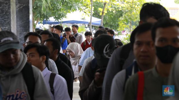 Suasana acara Jakarta Job Fest 2025 yang diselenggarakan di Gedung Serbaguna Gelora Sunter, Jakarta, Selasa (14/10/2025). (CNBC Indonesia/Muhammad Sabki)