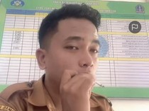 Perangkat Desa di Bone Live Tiktok-Merokok Saat Jam Kerja, Ditegur Bupati