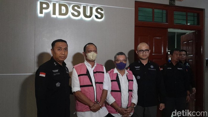 Mantan Kakanwil BPN Sumut Askani dan mantan Kakan BPN Deli Serdang Abdul Rahman Lubis yang ditetapkan sebagai tersangka jual beli aset PTPN ke PT Citraland
