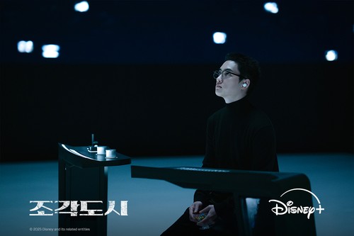 Aktor Doh Kyung Soo jadi villain utama dalam drakor terbaru Disney+ 2025 berjudul The Manipulated.
