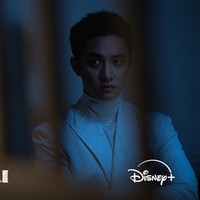 Saking bengis dan kejamnya D.O. EXO di drama Korea The Manipulated, netizen pangling melihat aksinya sebagai penjahat licik. Sebab D.O. kerap memerankan karakter ‘soft’ dalam sejumlah drama yang dibintanginya. Foto: dok. Disney+