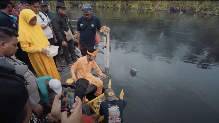 Tradisi budaya Nyanggar dan Babarasih Banua di Kumai, Kotawaringin Barat, Kalimantan Tengah.