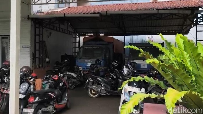 Parkiran Dinas Sosial Sumut lokasi jatuhnya tukang bangunan