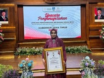 Alumni FK Unair Ini Dapat Penghargaan Atas Pengabdian Sosialnya