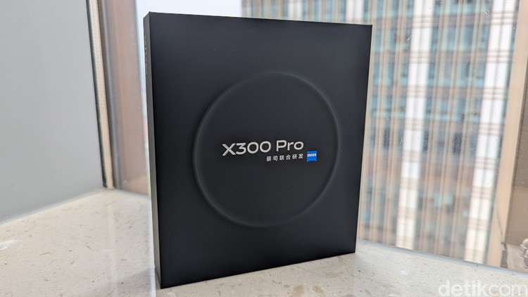 Unboxing Vivo X300 Pro