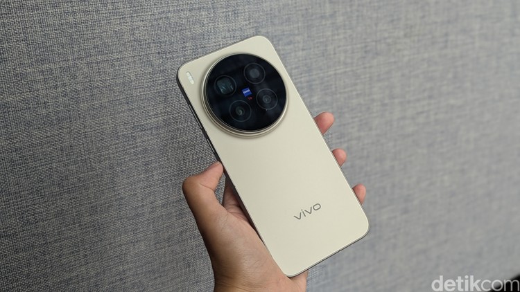 Unboxing Vivo X300 Pro