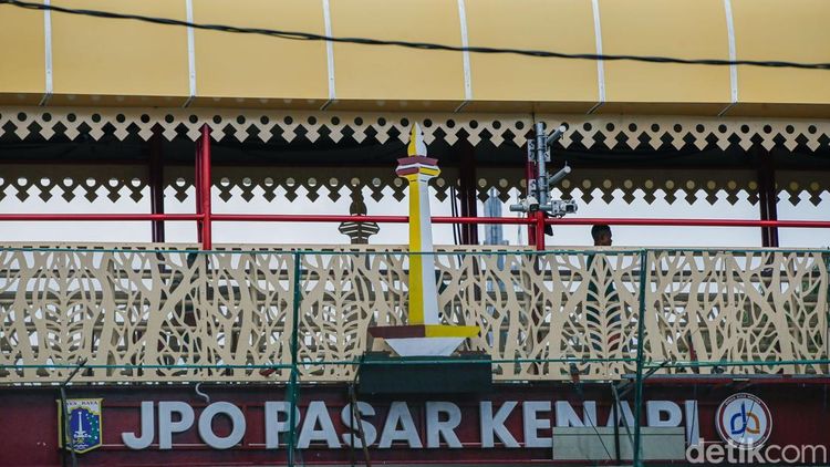 Wajah Baru JPO Kenari dengan Ornamen Monas dan Ondel-ondel
