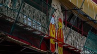 Kini JPO Kenari tampil lebih menarik dengan hiasan ornamen Betawi seperti gigi balang, ondel-ondel, monas, dan pohon kenari.
