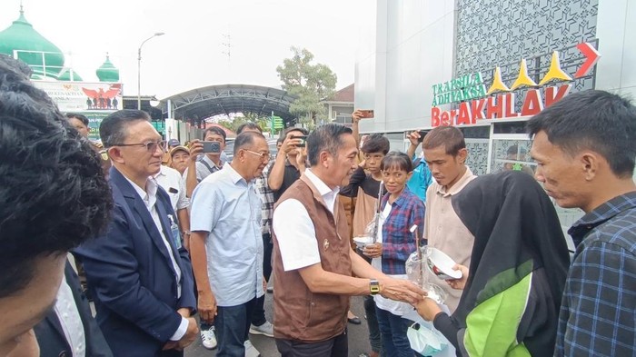 Wali Kota Palembang dan Kejari serahkan bantuan gerobak bakso ke tersangka yang sudah RJ