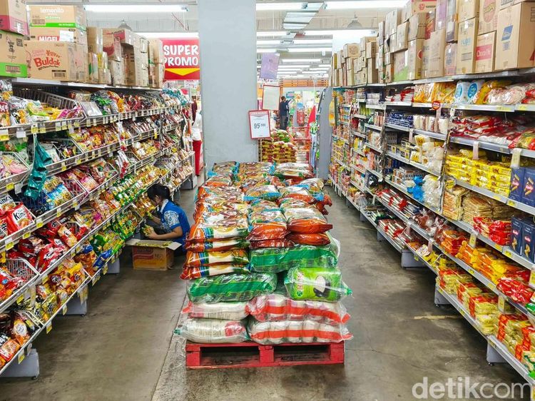 Warga Kian Hemat, Supermarket di Jakarta Jadi Sepi Pembeli