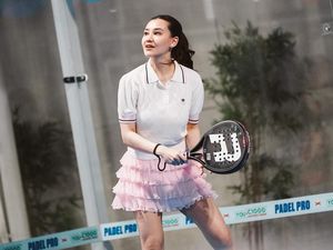 7 Gaya Sporty-Girlie Aaliyah Massaid, Bisa Jadi Inspirasi Outfit Padel