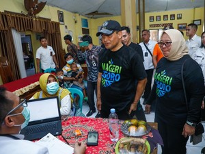 Gubernur Jateng Tinjau Layanan Speling hingga Bantuan Pangan di Kendal