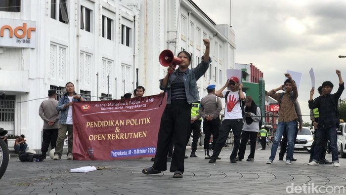 Aksi massa di nol kilometer Kota Jogja, Rabu (15/10/2025).