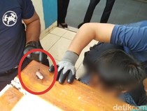 Jari Siswa di Pekalongan Nyangkut di Lubang Meja, Damkar Turun Tangan
