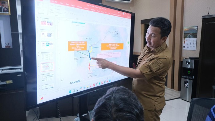 Bupati Lutra Andi Abdullah Rahim saat melakukan audiensi dengan Kepala BBPJN Sulsel, Indra Cahya Kusuma di Makassar, Selasa (14/10).