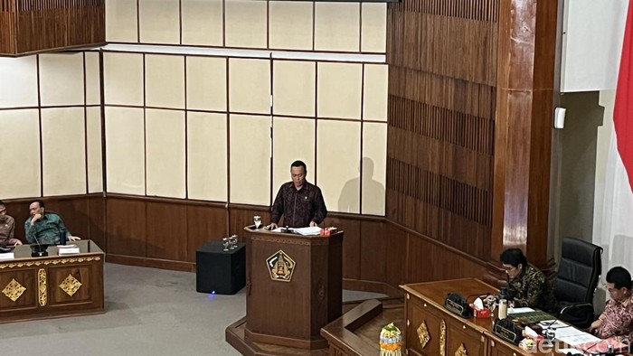 anggota DPRD Bali dari fraksi Demokrat-NasDem, I Komang Wirawan saat rapat paripurna DPRD Bali, Rabu (15/10/2025). (Rizki Setyo)