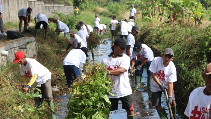 Bersih-bersih Sungai Kegiatan bersih sungai World Cleanup Day