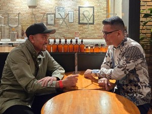 Unggah Foto Ketemu Sahroni, Bro Ron Singgung soal Kejutan di 10 November