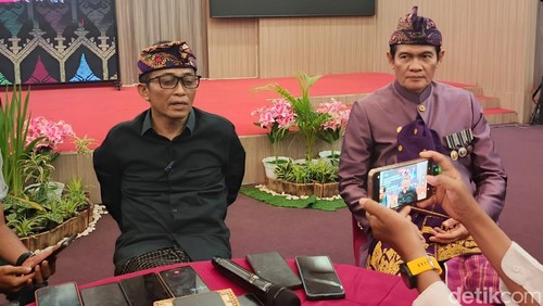 Bupati Lombok Tengah, Lalu Pathul Bahri didampingi Wakil Bupati Lombok Tengah, Muhammad Nursiah, Rabu (15/10/2025). (Edi Suryansyah/detikBali)