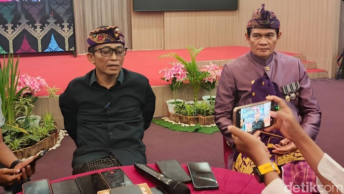 Bupati Lombok Tengah, Lalu Pathul Bahri didampingi Wakil Bupati Lombok Tengah, Muhammad Nursiah, Rabu (15/10/2025). (Edi Suryansyah/detikBali)