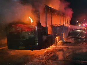 Video: Bus Jemaah Umrah Terbakar Dekat Madinah, 45 Orang Tewas