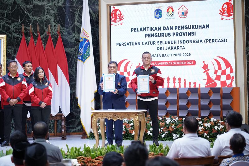 Anggota DPRD DKI Jakarta, Fraksi PDI Perjuangan Hardiyanto Kenneth Dilantik Menjadi Ketua Percasi (Persatuan Catur Seluruh Indonesia) Oleh Ketua Umum PB Percasi Pusat GM Utut Adianto dan Gubernur DKI Jakarta Pramono Anung.